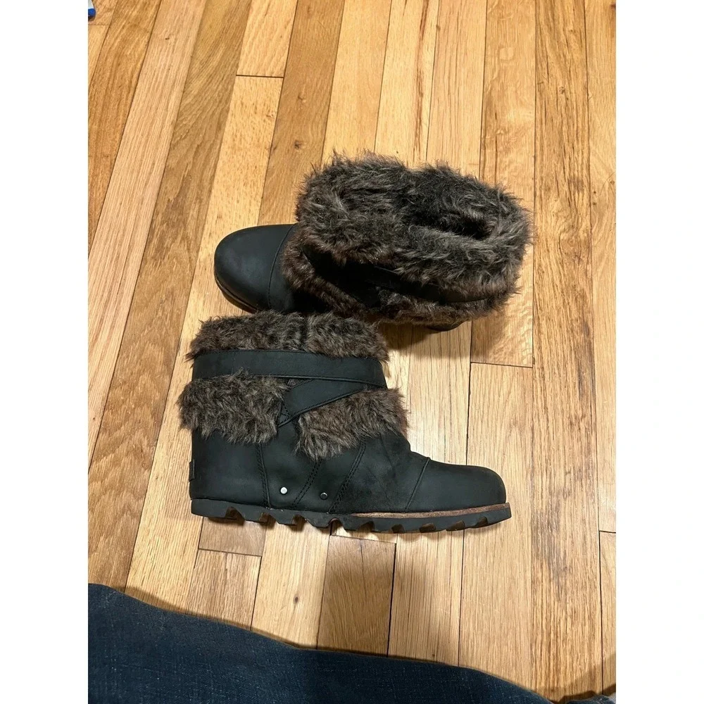 Sorel Joan of Arctic Wedge II Boots Black Leather Faux Fur Ankle Boot Excellent‎